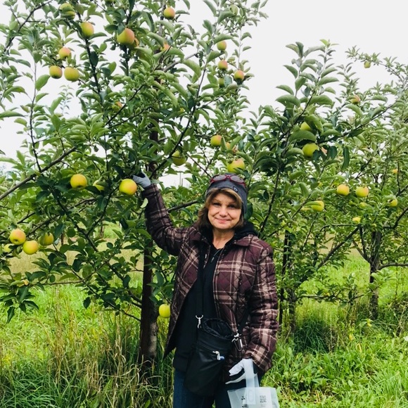 Meet your Posher, Holly - Picture 1 of 1